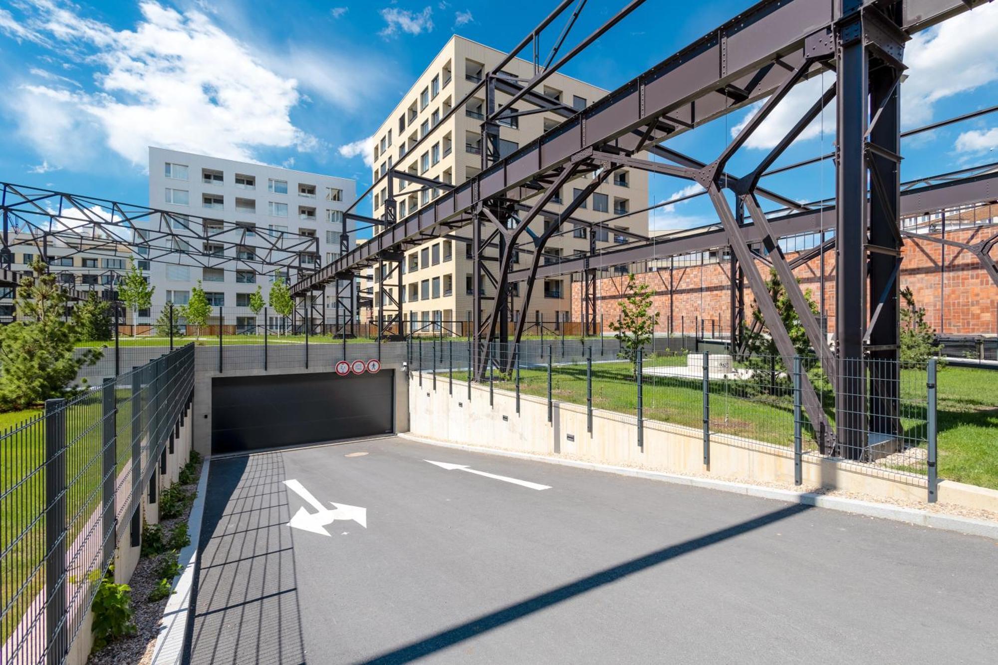 Apartament Bright 2Br - 4Th Floor, Balcony, Free Parking By Gravity Praga Zewnętrze zdjęcie