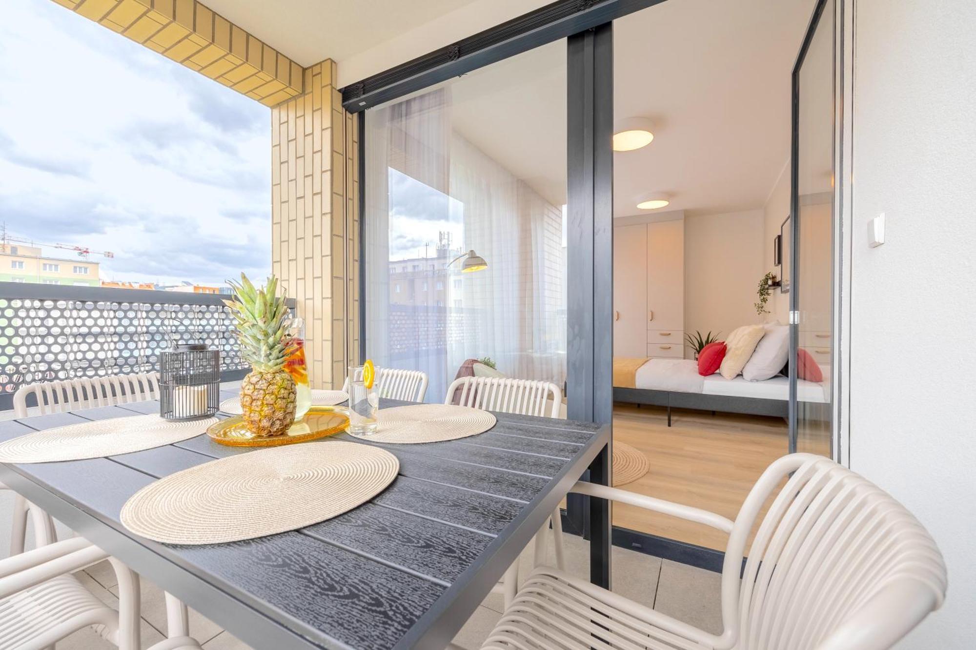 Apartament Bright 2Br - 4Th Floor, Balcony, Free Parking By Gravity Praga Zewnętrze zdjęcie