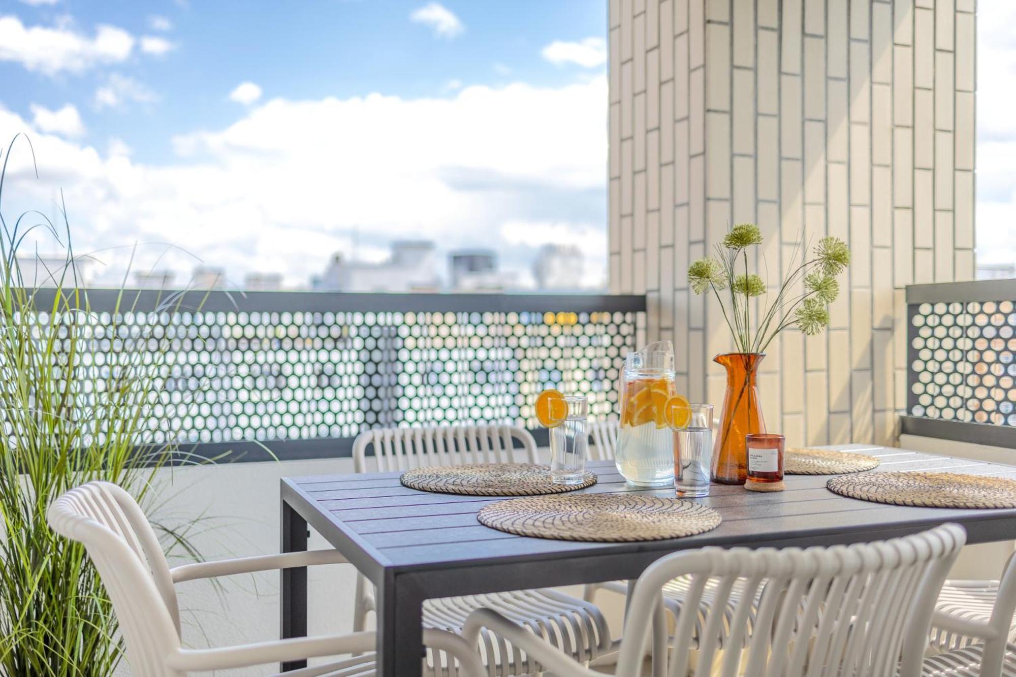 Apartament Bright 2Br - 4Th Floor, Balcony, Free Parking By Gravity Praga Zewnętrze zdjęcie