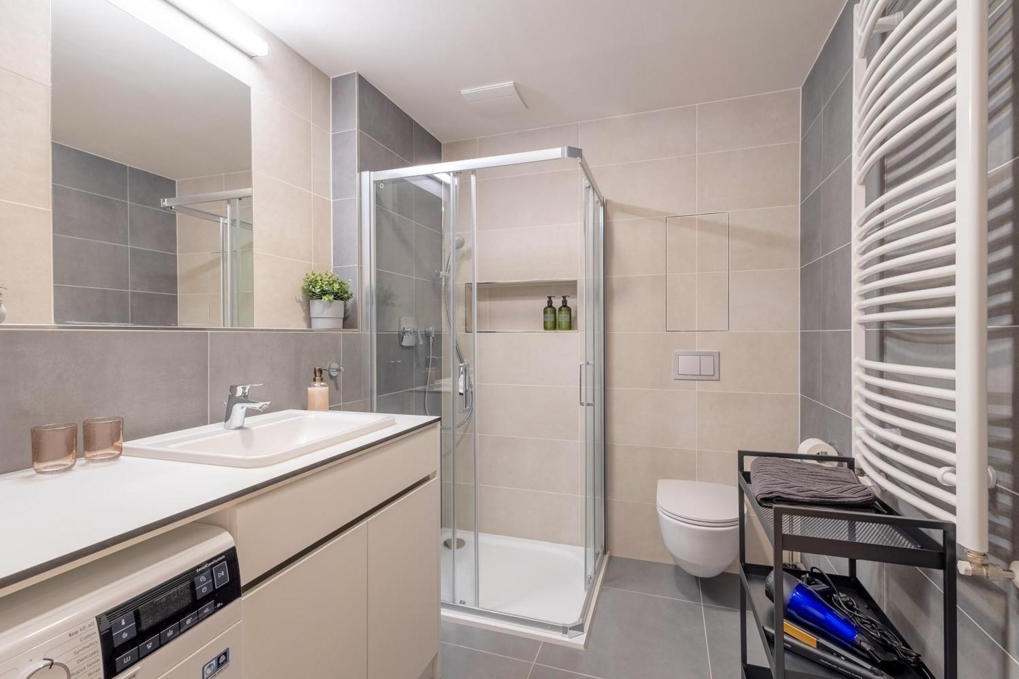 Apartament Bright 2Br - 4Th Floor, Balcony, Free Parking By Gravity Praga Zewnętrze zdjęcie