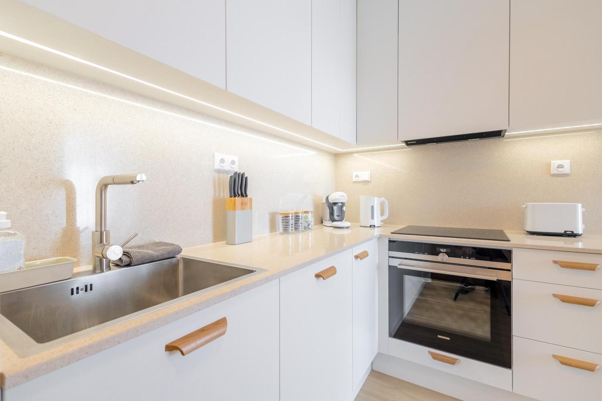 Apartament Bright 2Br - 4Th Floor, Balcony, Free Parking By Gravity Praga Zewnętrze zdjęcie