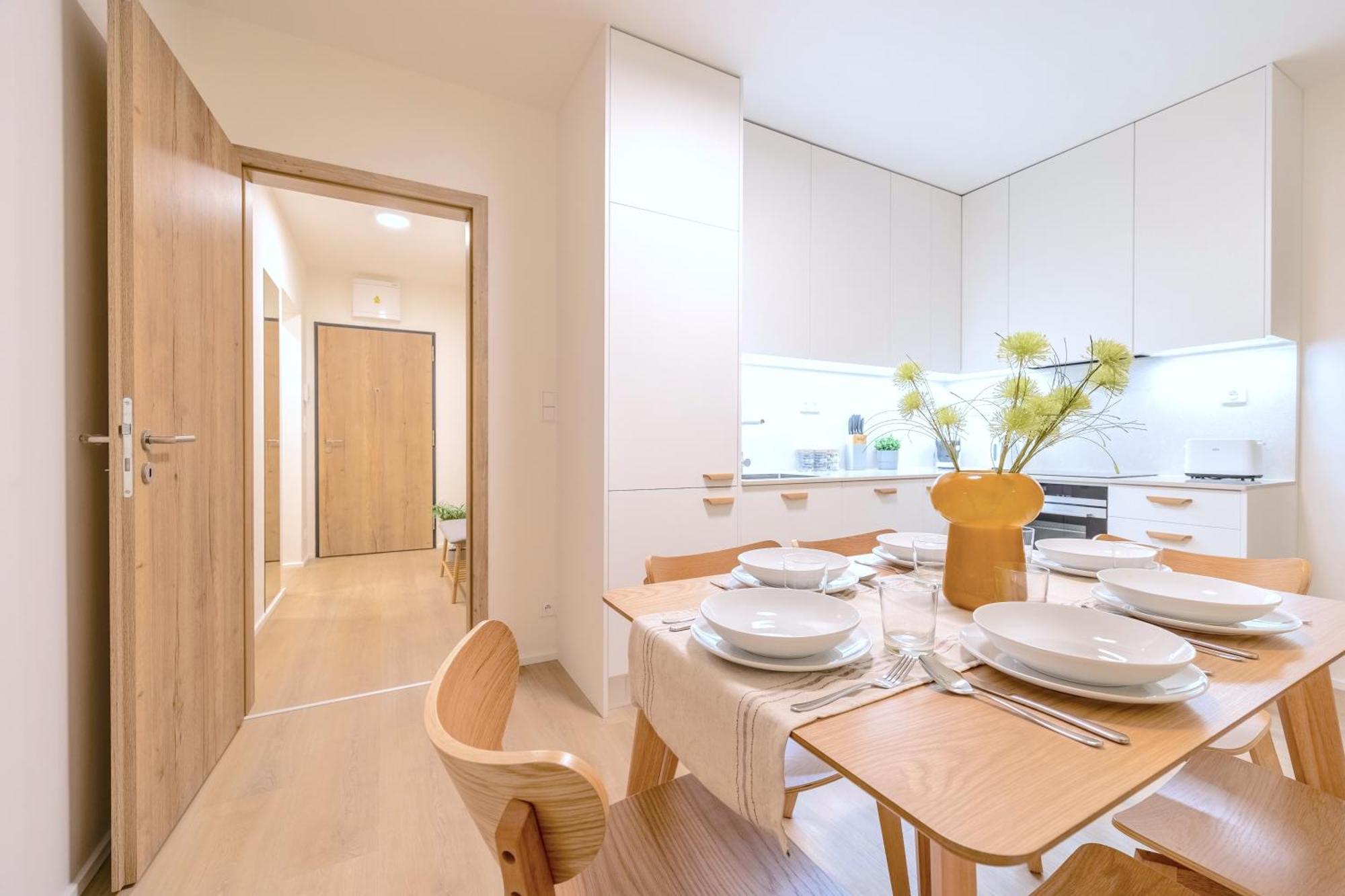Apartament Bright 2Br - 4Th Floor, Balcony, Free Parking By Gravity Praga Zewnętrze zdjęcie