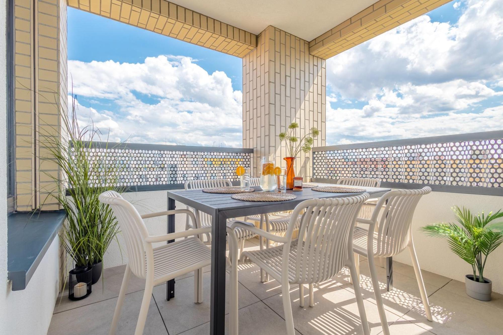 Apartament Bright 2Br - 4Th Floor, Balcony, Free Parking By Gravity Praga Zewnętrze zdjęcie