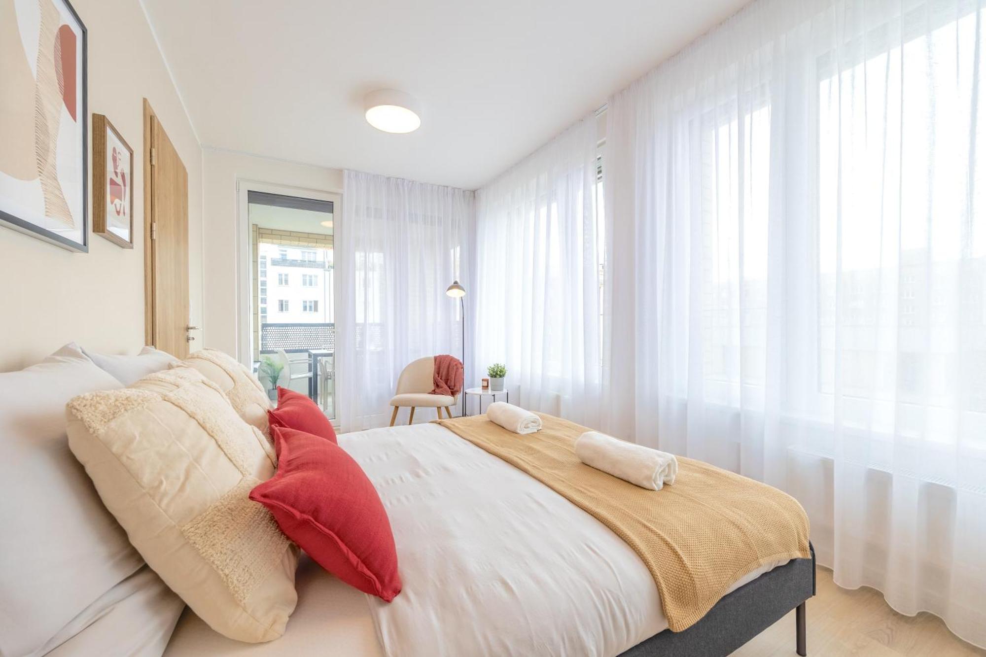 Apartament Bright 2Br - 4Th Floor, Balcony, Free Parking By Gravity Praga Zewnętrze zdjęcie